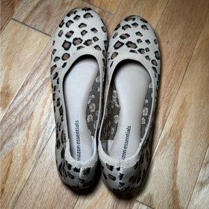 Amazon Essentials Women's Animal Print Flats